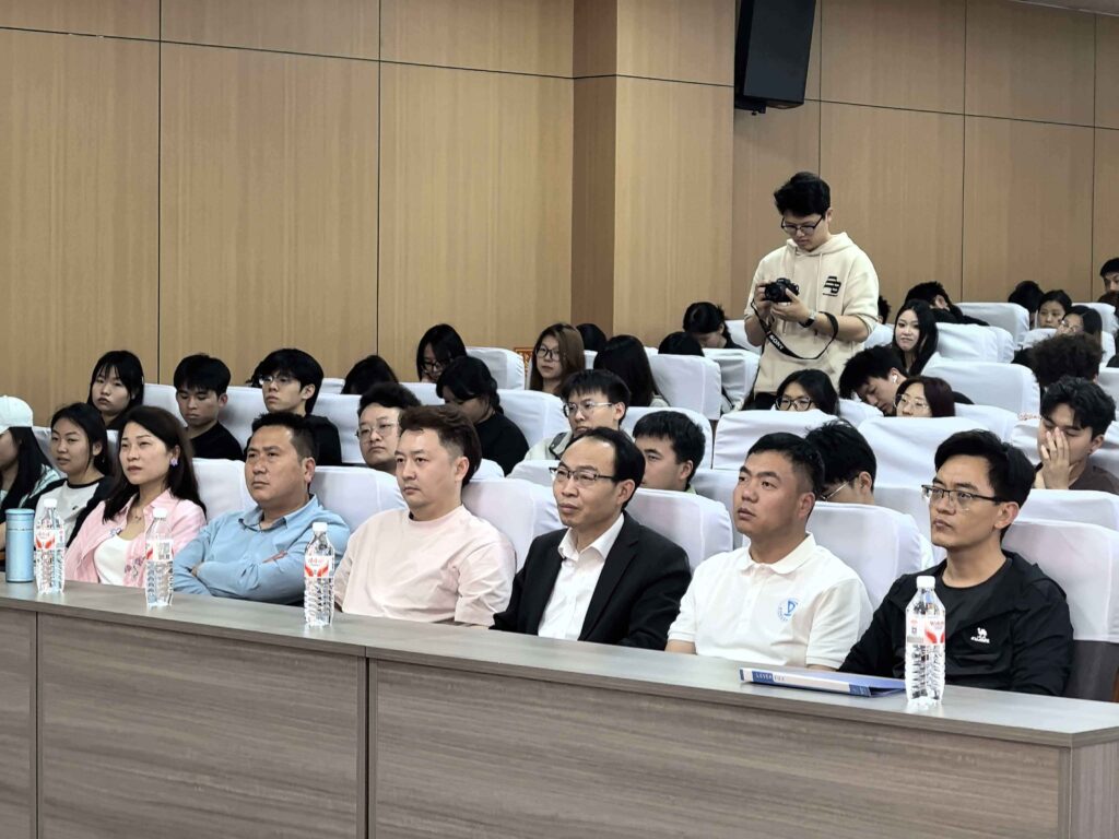 新生入学第一课，野岛文化为乐山理工新生开讲AI漫剧启蒙讲座